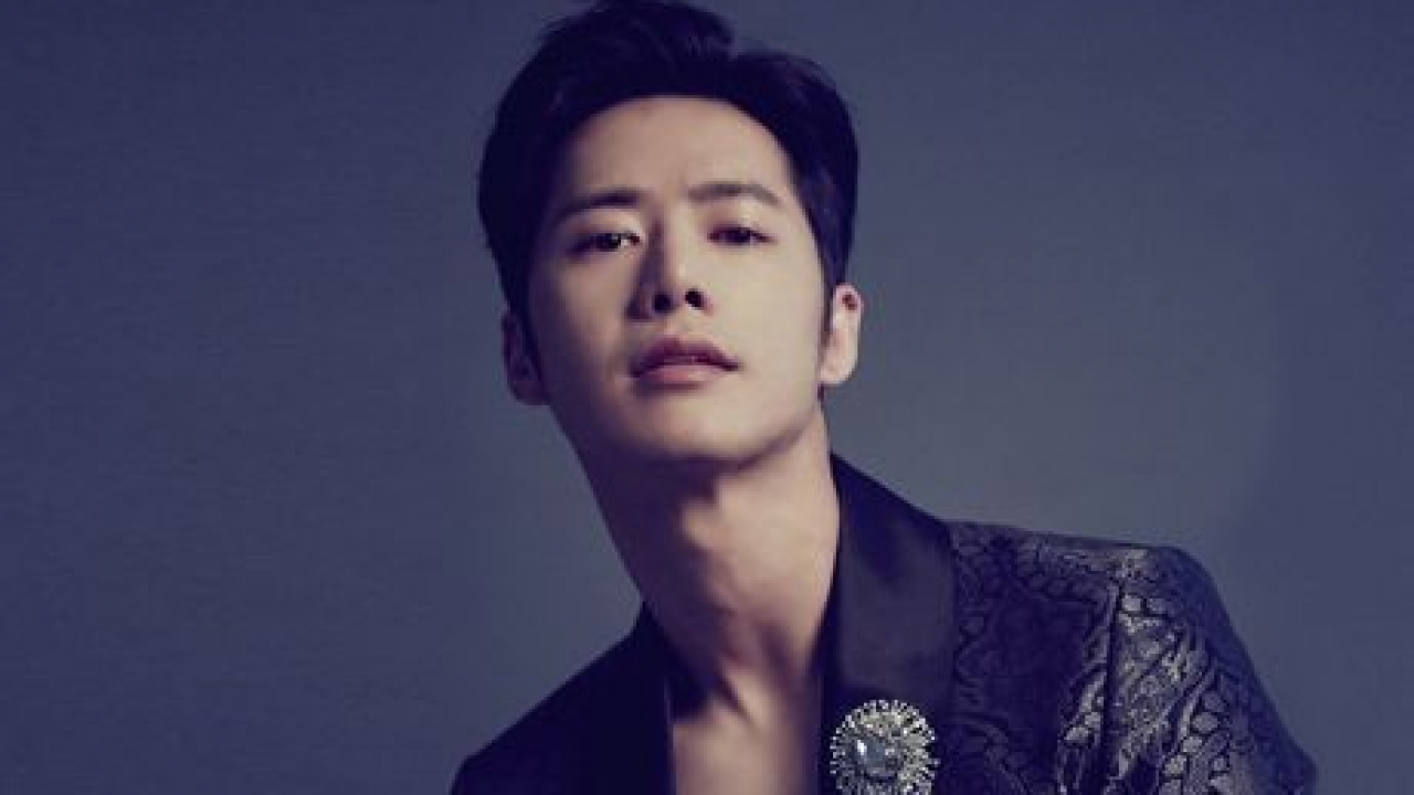 Click-B's Oh Jong Hyuk shared the most stunning photos from his