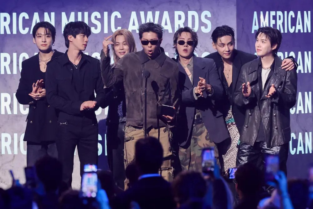 BTS Wins At 52nd AMA Awards 3